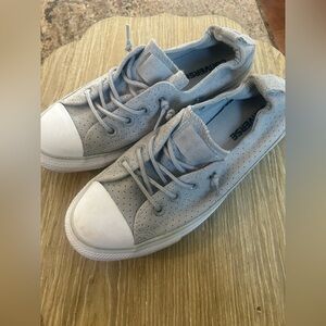 Lds sz 9 suede Converse (pinhole finish) 
Light grey, very very gently used